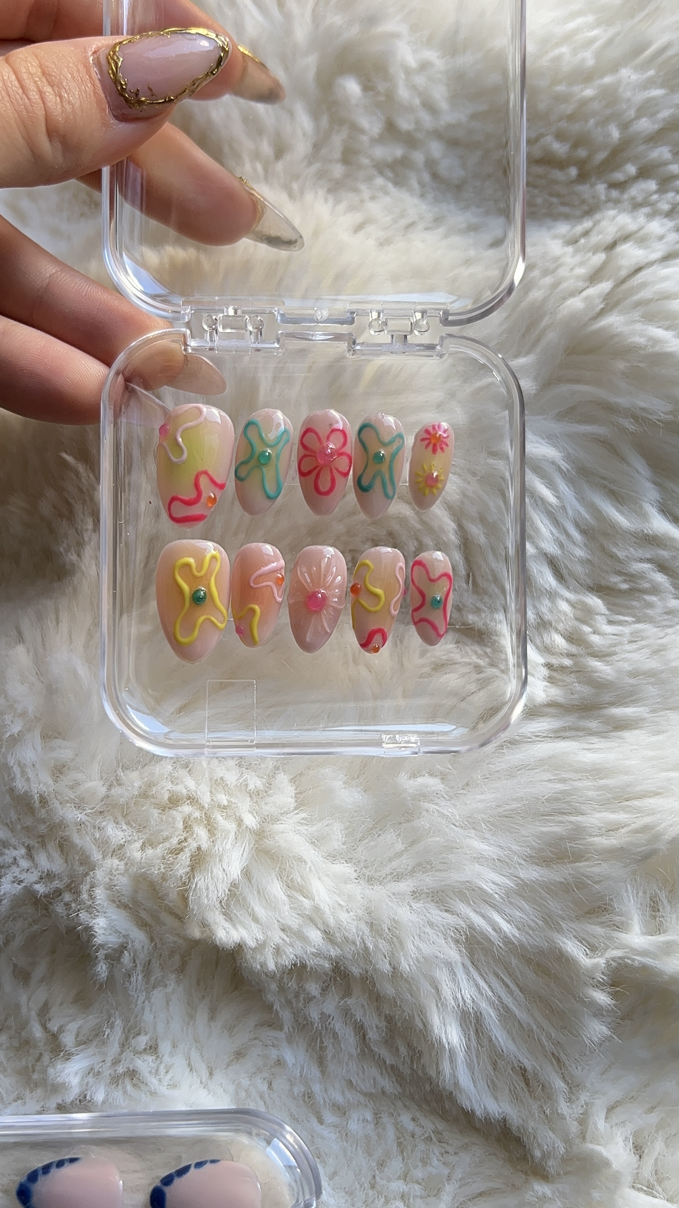 Press-on nails sur-mesure Maddy Nails — design pink pastel doux et romantique